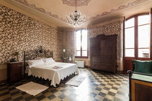 3 عدّة غرف نوم و سرير سفر وواي فاي وملاءات أسرّة