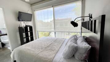2 bedrooms, in-room safe, desk, iron/ironing board