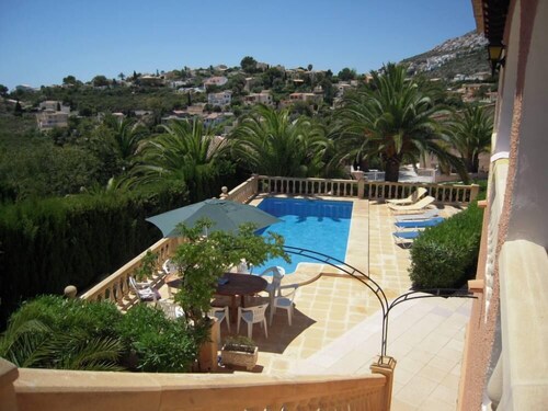 Beautiful spacious villa in Valencia, large patio with sea views, private pool, barbecue