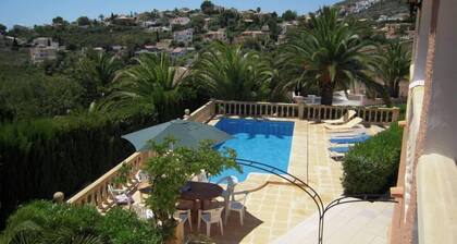 Beautiful spacious villa in Valencia, large patio with sea views, private pool, barbecue