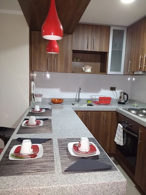 مائدة طعام