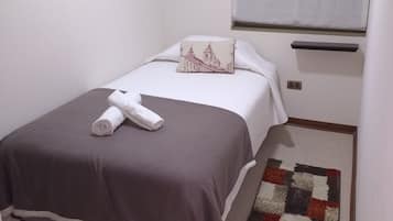 2 habitaciones, tabla de planchar con plancha, wifi y ropa de cama