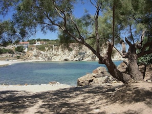 På stranden