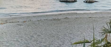 Plage à proximité, chaises longues