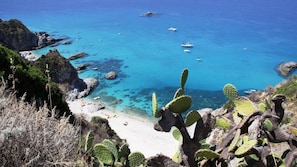 Beach nearby - Sangeni home holidays - Apartment n.2 at the ground floor with veranda (Capo Vaticano)
