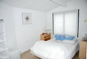 1 bedroom, iron/ironing board, WiFi, bed sheets - La Petite Cigale at the edge of Cesseras in a natural setting of rosemary (Cesseras)