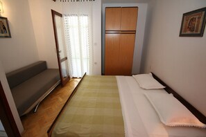 2 bedrooms, in-room safe, iron/ironing board, WiFi