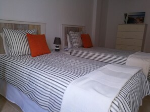 2 chambres, fer et planche à repasser, accès Internet