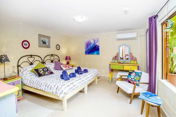 2 habitaciones, tabla de planchar con plancha, wifi y ropa de cama 