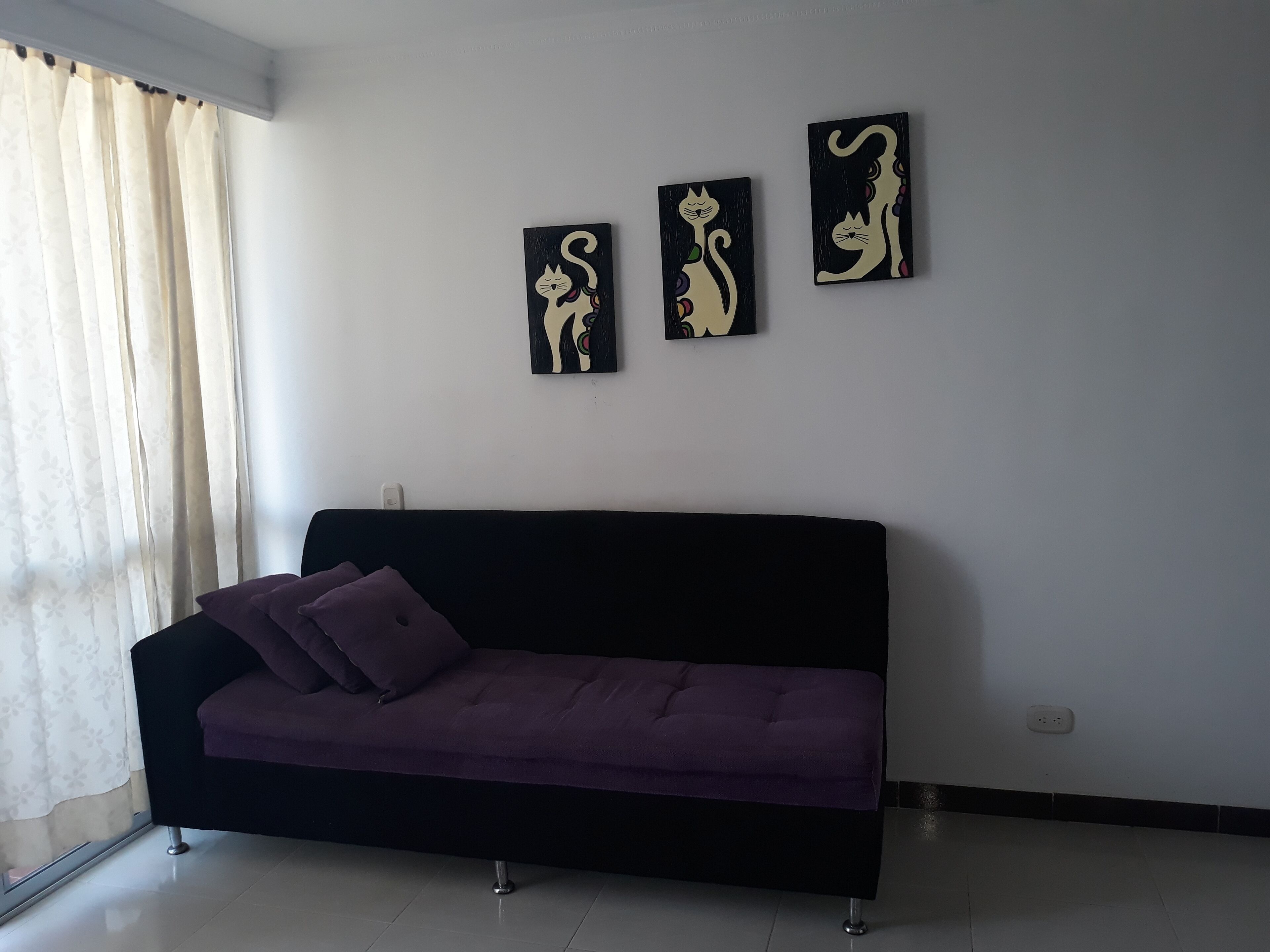 COMFORTABLE ROOM SOUTH OF CALI