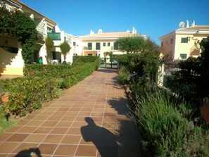 Property grounds - Apartment in lovely setting with two pools (vilamoura)