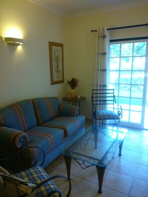 TV, stereo - Apartment in lovely setting with two pools (vilamoura)