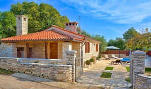 Exterior - Quiet and Cozy Cottage in Nature (Buje)