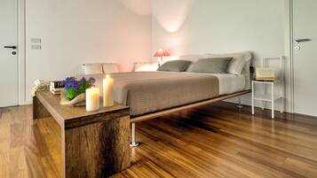 2 bedrooms, iron/ironing board, internet, bed sheets