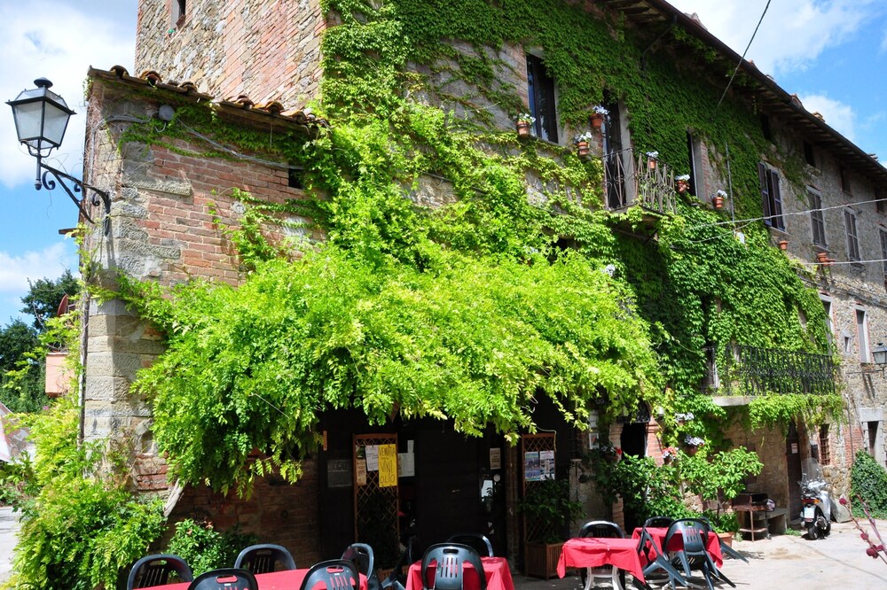 In ancient Borgo Toscano Umbro Lake Trasimeno R