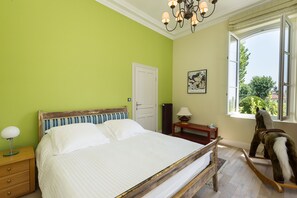 3 slaapkamers, een strijkplank/strijkijzer, wifi, beddengoed