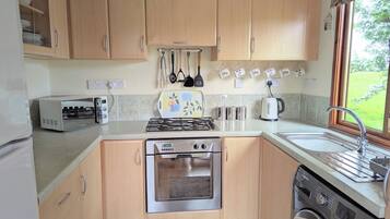 冰箱、微波炉、烤箱、炉灶