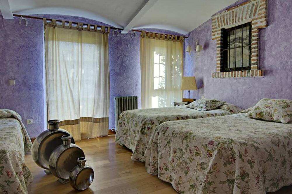 Country house - 5 people: Charming country house with beautiful views of the garden