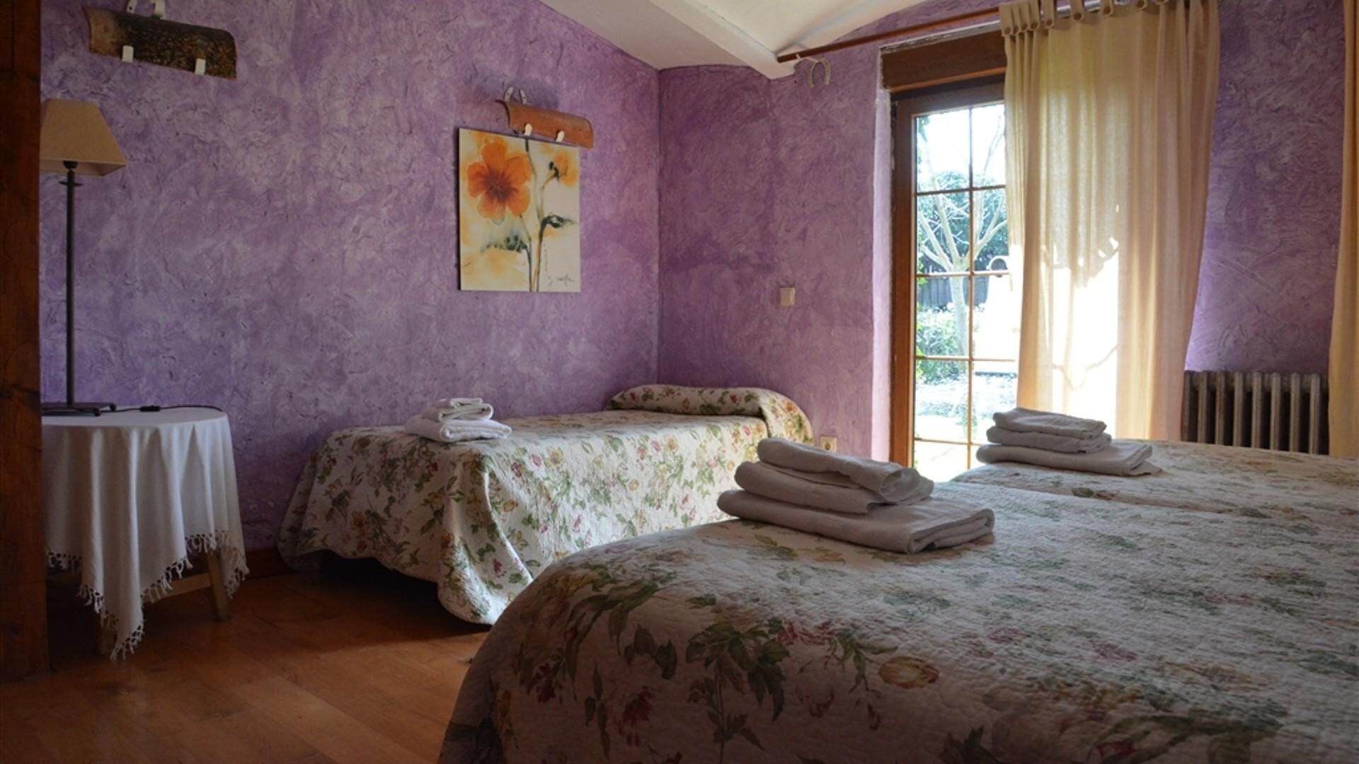 Country house - 5 people:  Charming country house with beautiful views of the garden