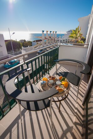 Outdoor dining - Albufeira Apartment Sea View DUPLEX (Albufeira)