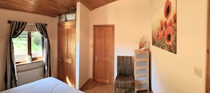 2 chambres, fer et planche à repasser, Wi-Fi gratuit, draps fournis