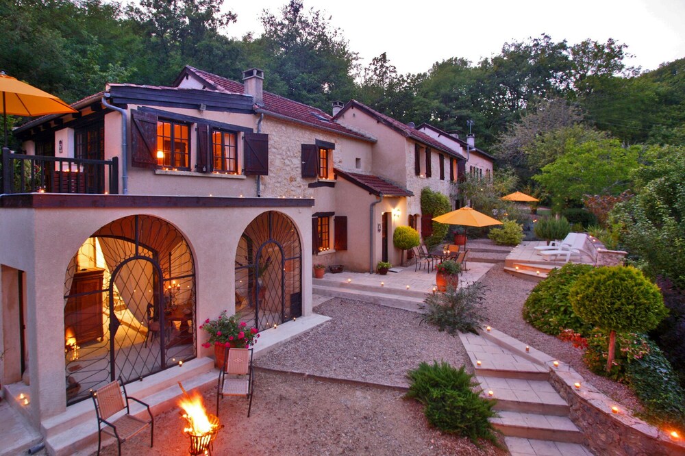 Font Neuve is tranquility in a child-friendly environment.