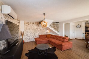 Fernseher, Kamin
