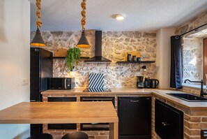 Kylskåp, mikrovågsugn, ugn och diskmaskin
