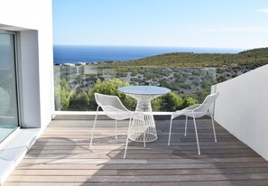 Outdoor dining - Magnificent luxury villa overlooking Cap Canaillle (Cassis)