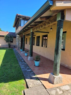 Property grounds - Fantastic rural house "Amaltea" in Candeleda (Candeleda)