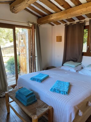 3 dormitoris, planxa i posts de planxar, un bressol de viatge i wifi 