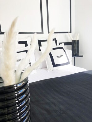 2 bedrooms, desk, iron/ironing board, internet