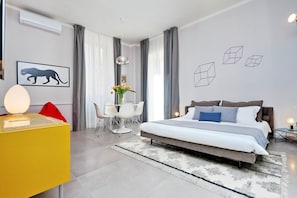 1 bedroom, in-room safe, desk, iron/ironing board