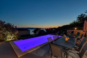 Outdoor dining - Villa NiMa offers its guests the peaceful vacation far away from crowd and noise (Brela)