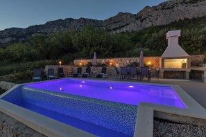 Outdoor spa tub - Villa NiMa offers its guests the peaceful vacation far away from crowd and noise (Brela)