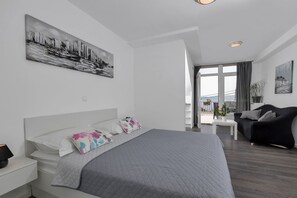 3 bedrooms, iron/ironing board, WiFi, bed sheets - Villa NiMa offers its guests the peaceful vacation far away from crowd and noise (Brela)