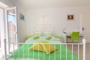 Iron/ironing board, free WiFi, bed sheets - New Studio Olive for 2 - sea view, large balcony (Bol)