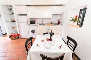 Dining - Corral del Conde 33 Apartment (Sevilla)
