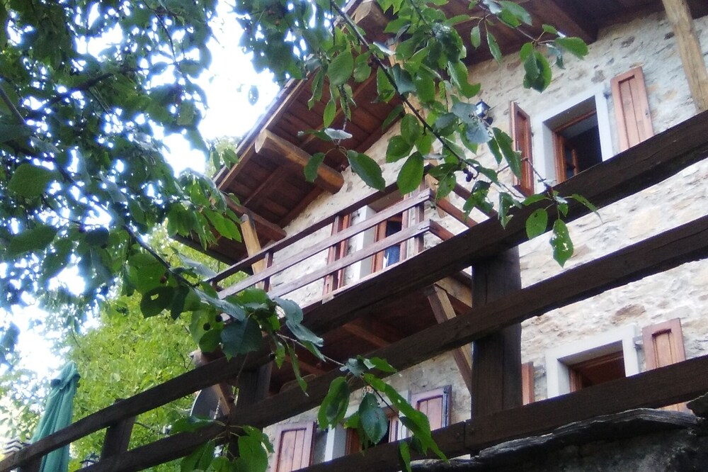 Chalet Luisella. Pretty stone house completely redone and well furnished