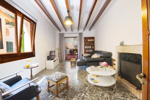 Smart TV, DVD player, biblioteca musical, aparelho de som