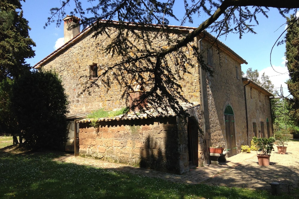 La Falconiera, old farm, 6 to 12 p