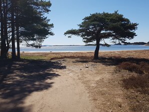 Nær stranden