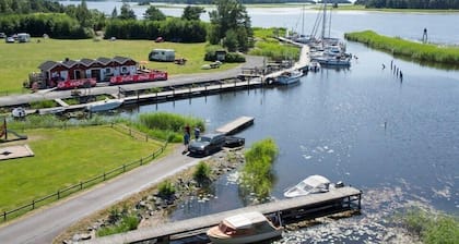 COTTAGE 100 M FROM LAKE VÄNERN***