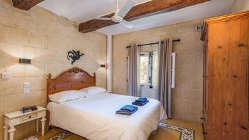 2 bedrooms, iron/ironing board, WiFi (free), bed sheets