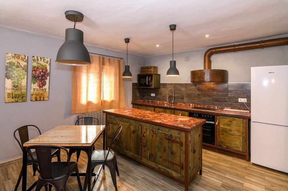 Lo Tossal III. 2 bedrooms, fireplace and terrace.