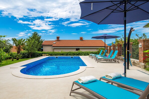 Outdoor pool, a heated pool