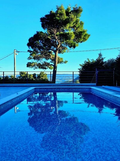 Villa Nike family house, in the natural environment on the hill with sea view 