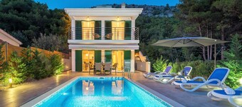 Villa Nike family house, in the natural environment on the hill with sea view 