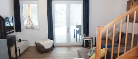 Smart TV, fireplace