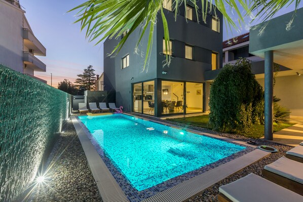 Outdoor pool, a heated pool